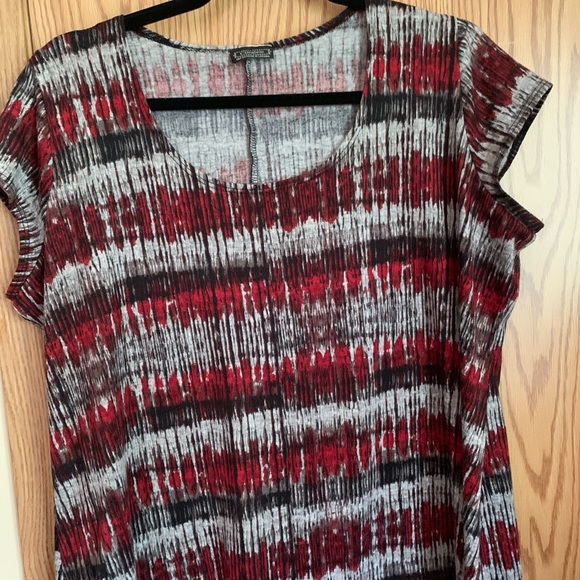 🍉 Clientele top, EUC, asymmetrical hem, all over pattern, red, black, grey - Picture 5 of 5